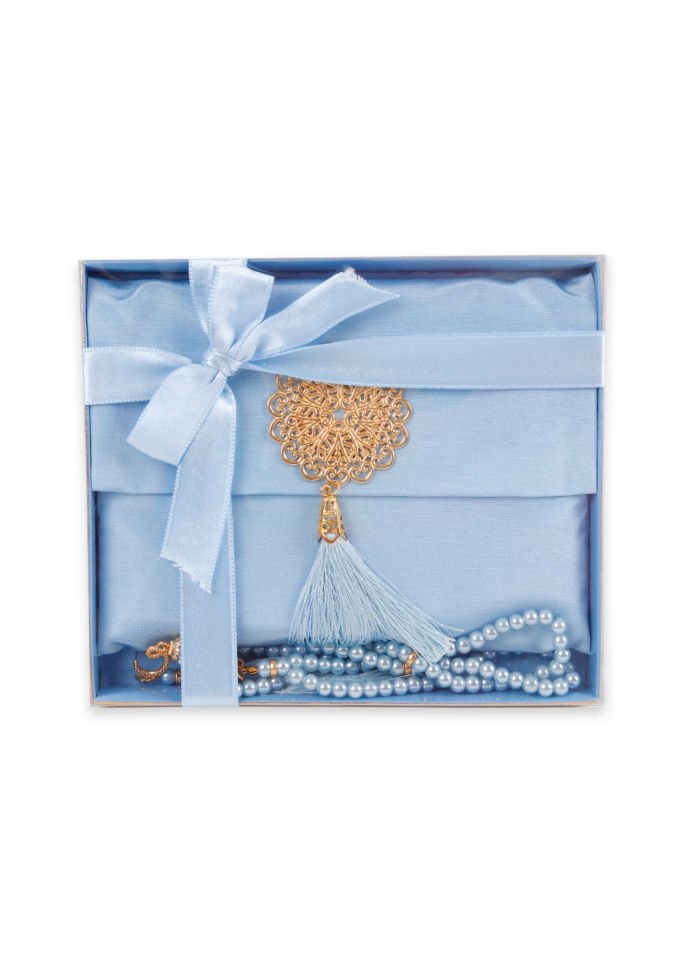 MEVA SERİSİ KUTULU KARE SET (Madalyonlu Çanta+ Şantuk Yasin+ İnci Tespih) NO:1 BEBE MAVİ